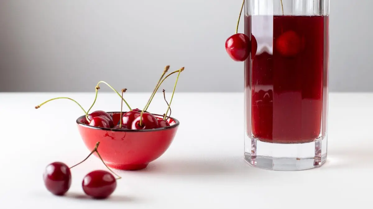 Körsbärsjuice – en smakfull boost för ditt välmående! illustration